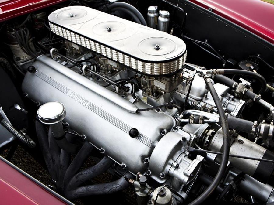 Моторный отсек Ferrari 410 Superamerica Coupe (Series I) 1955 года  (фото 12 из 12)